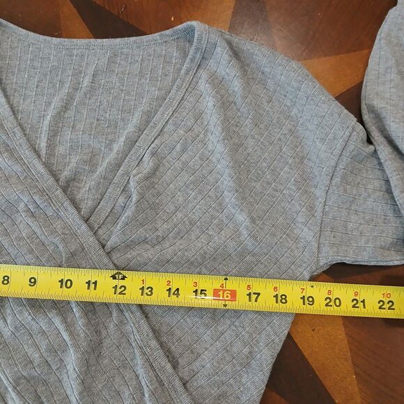 NWT OGL Wide Rib Surplice Top Long Sleeve V Neck Heather Gray Size Small Wrap - Picture 9 of 12